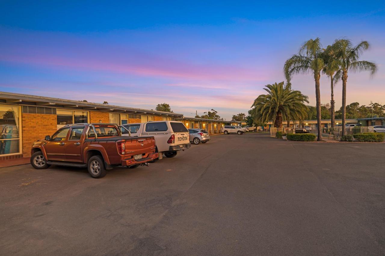 Plainsman Motel Forbes Exteriör bild