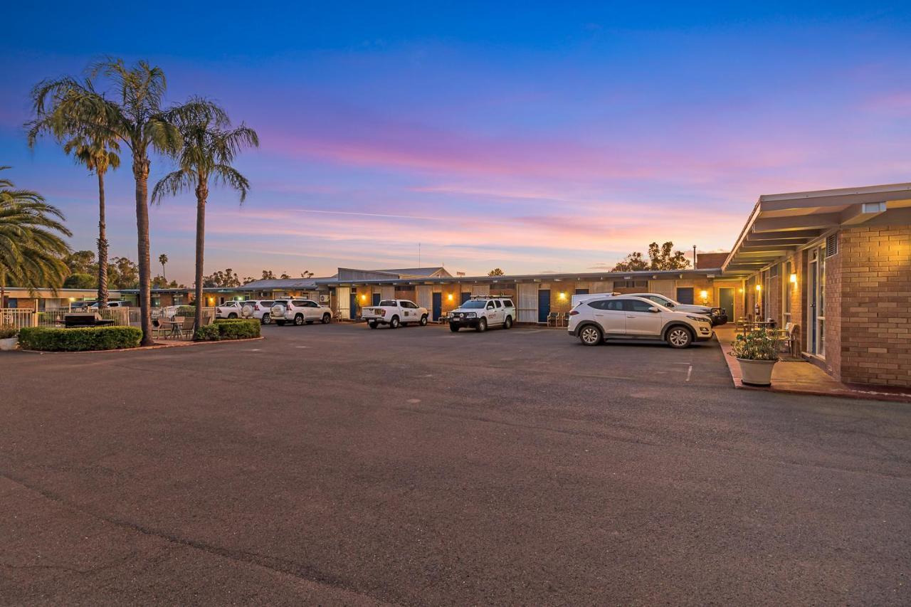 Plainsman Motel Forbes Exteriör bild