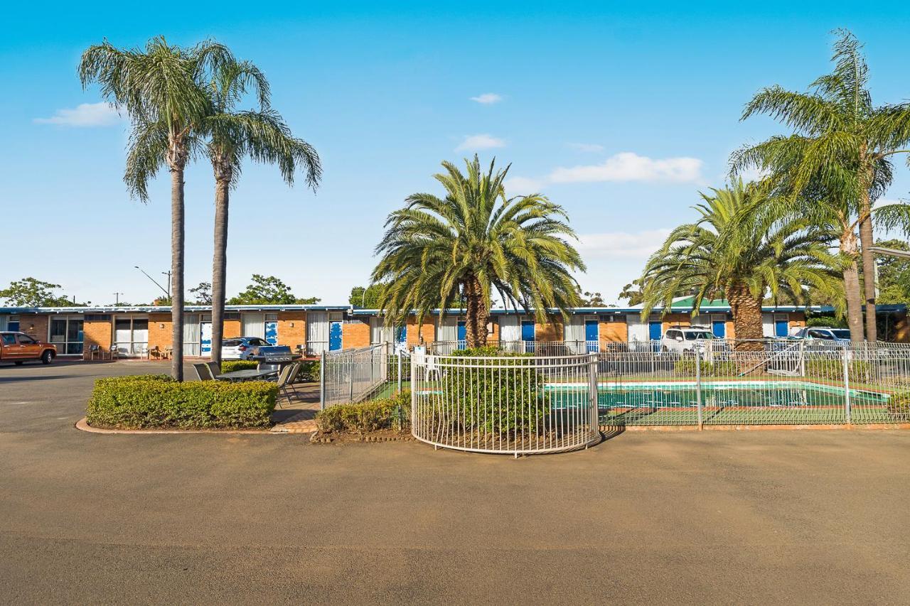 Plainsman Motel Forbes Exteriör bild