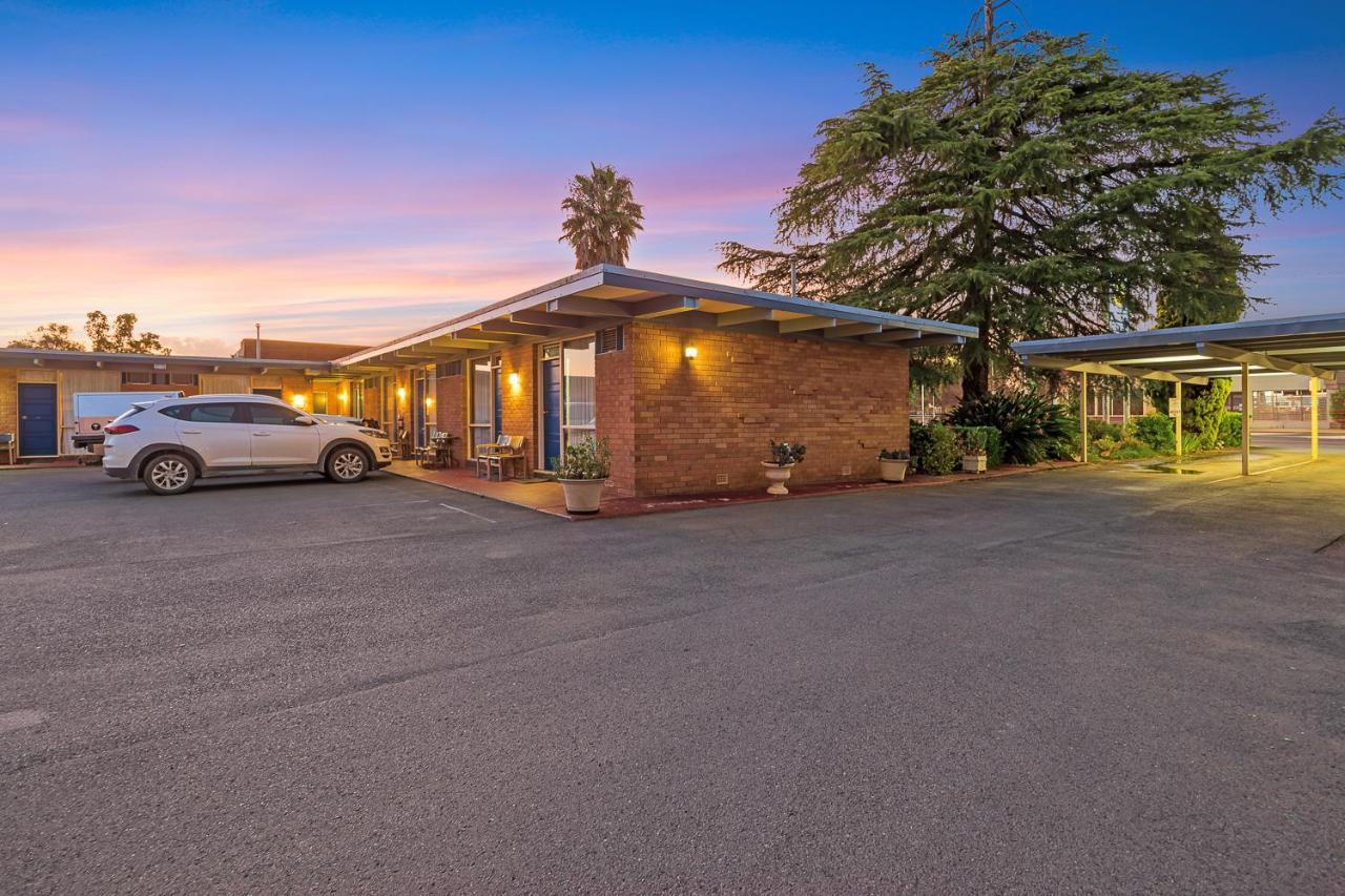 Plainsman Motel Forbes Exteriör bild